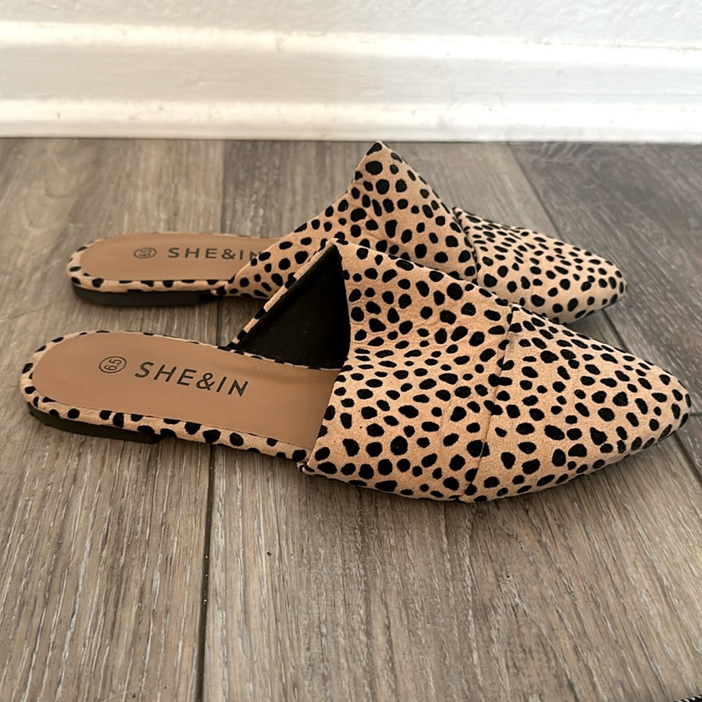 Size 6.5 SHEIN leopard pointed toe flat shoe